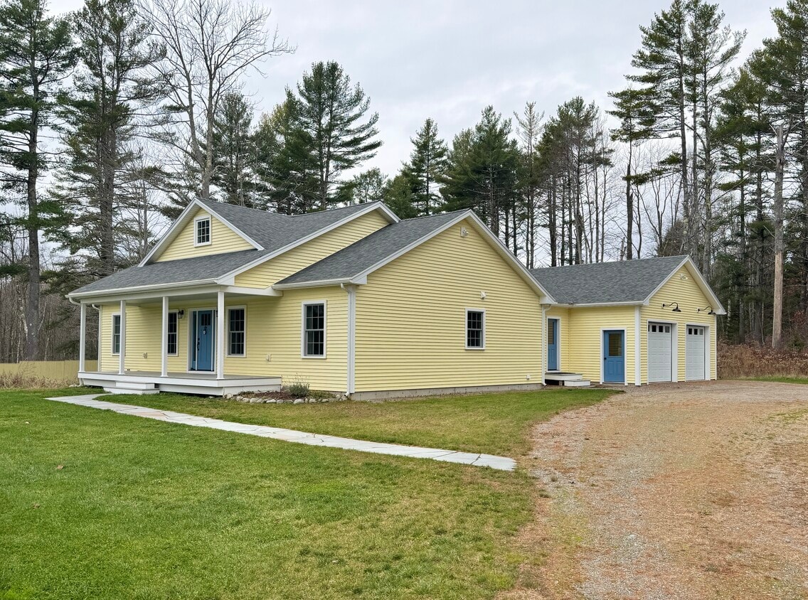 Primary Photo - 49 Fort Point Cove Rd