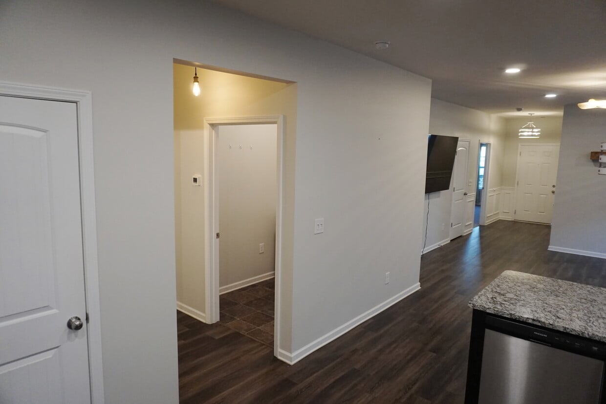 Primary Photo - 2221 Silverton Dr