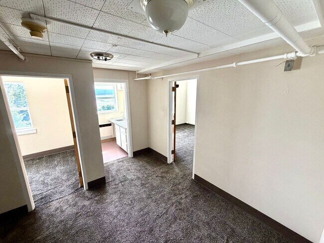 Foto del edificio - UNDER NEW MANAGEMENT: Rare & Limited 2-bdrm, 2-bathroom efficiency unit #313 – All Utilities & Wi...