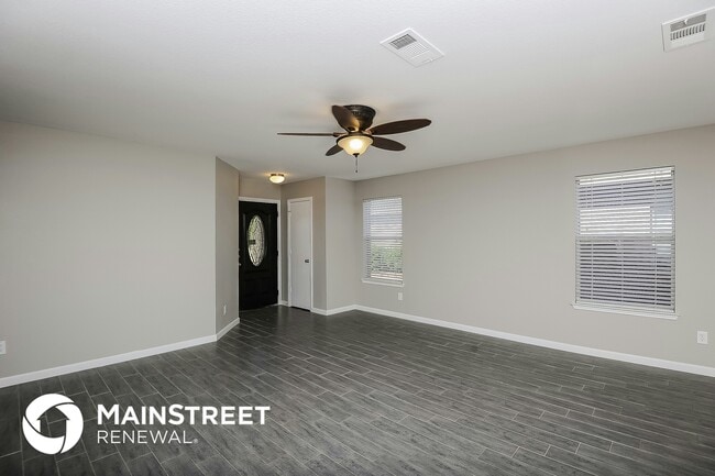 Building Photo - 8820 Valley River Dr