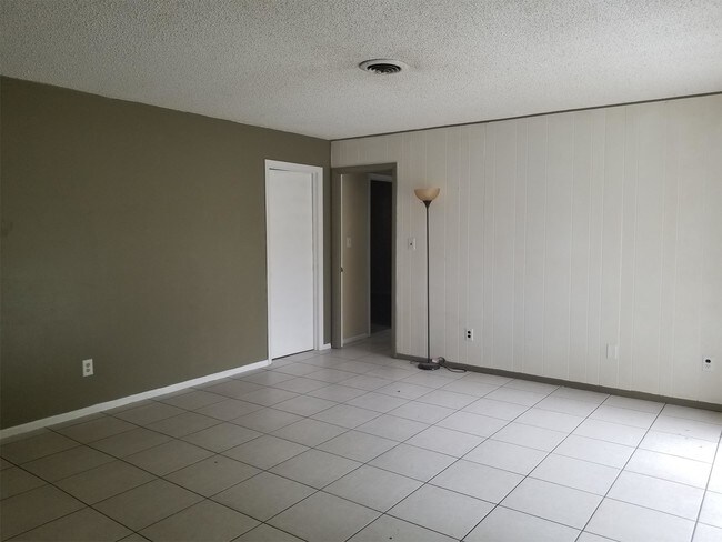 Foto del edificio - 7121 Timber Dr