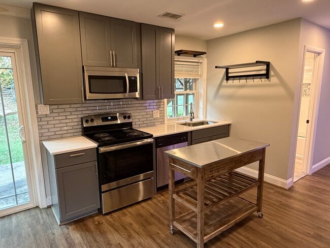 Foto del edificio - 4904 POWELL RD
