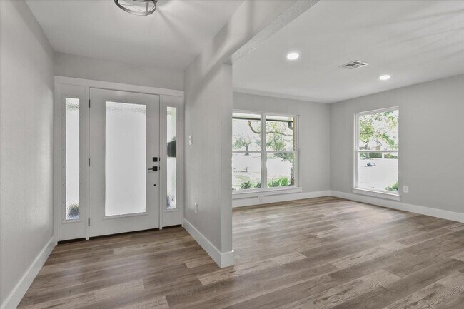 Foto del edificio - 4615 Barton Ln