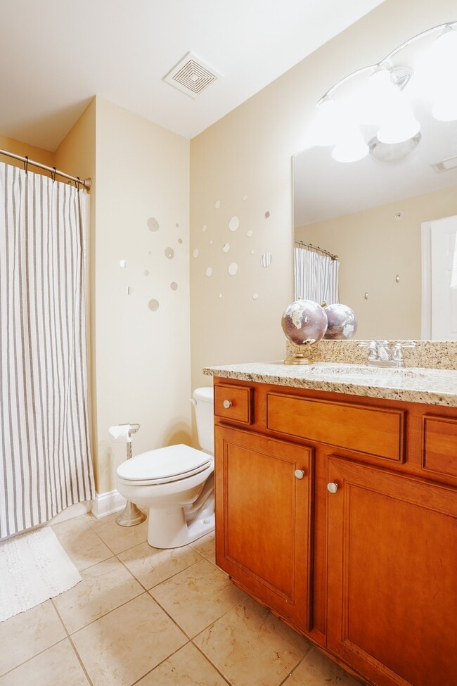 Building Photo - 2000 Newark Ln