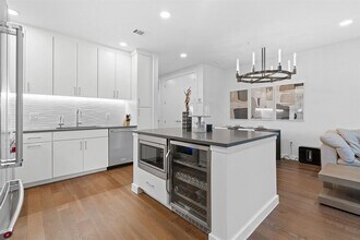 Building Photo - 900 S 1st St