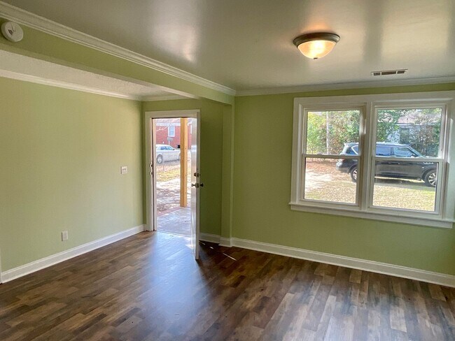Building Photo - Updated home in Augusta