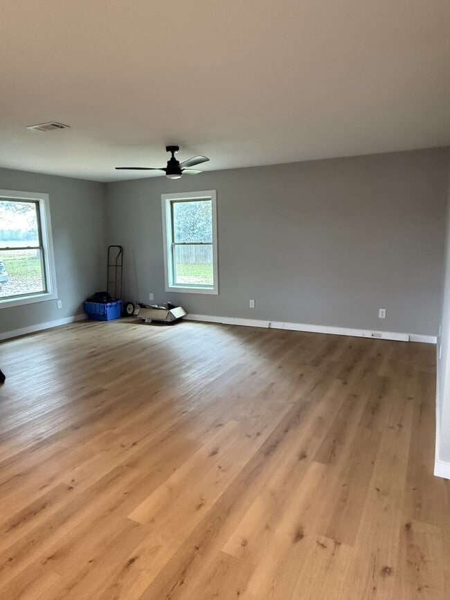 Building Photo - 1057 B E Olympia St