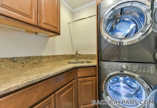 Building Photo - 214 Beacon St