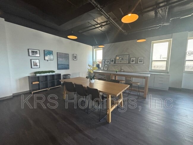 Building Photo - 311 W Franklin St