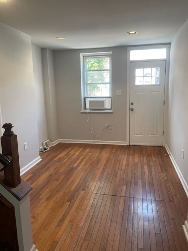 Building Photo - Fantastic 2 bedroom, 1 bath house in Fisht...