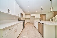 2622 E Embry Ln