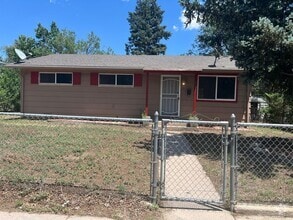 Building Photo - 817 Sequoia Dr