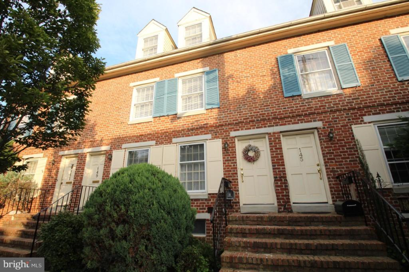 Primary Photo - 147 E 3rd St