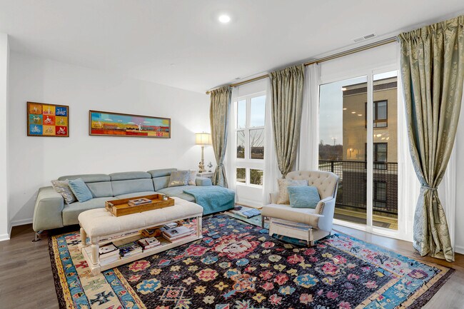 Foto del edificio - 1200 Lakepointe Dr