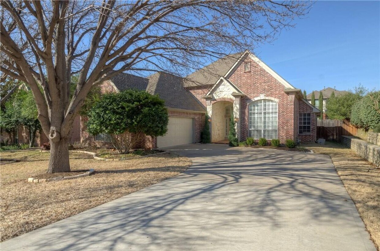 Foto principal - 3404 Wimbledon Dr