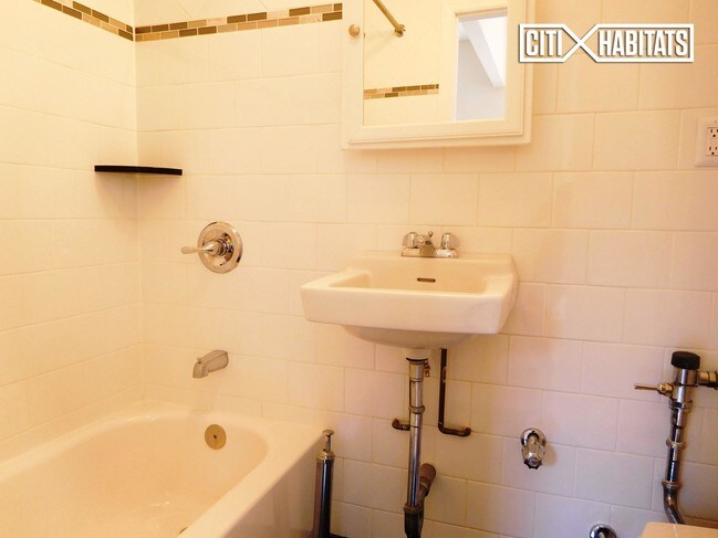 Foto del edificio - 300 W 106th St