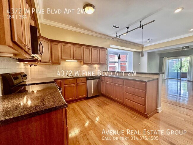 Building Photo - 4372 W Pine Blvd