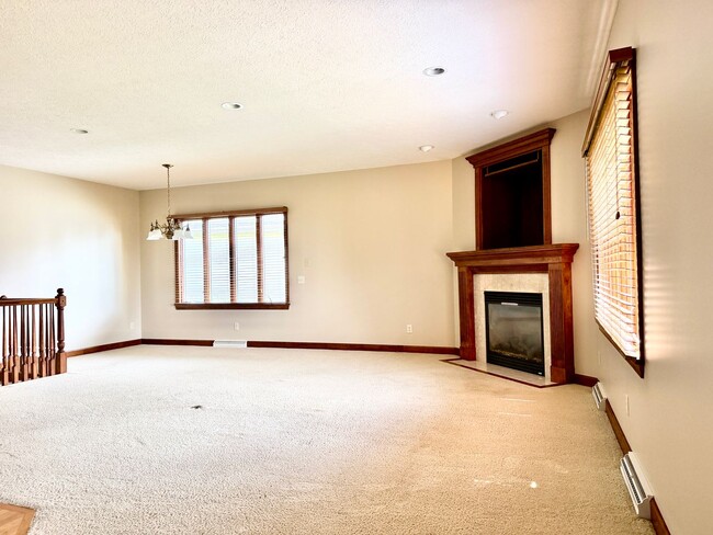 Building Photo - 1142 Pine Bluff Dr NE