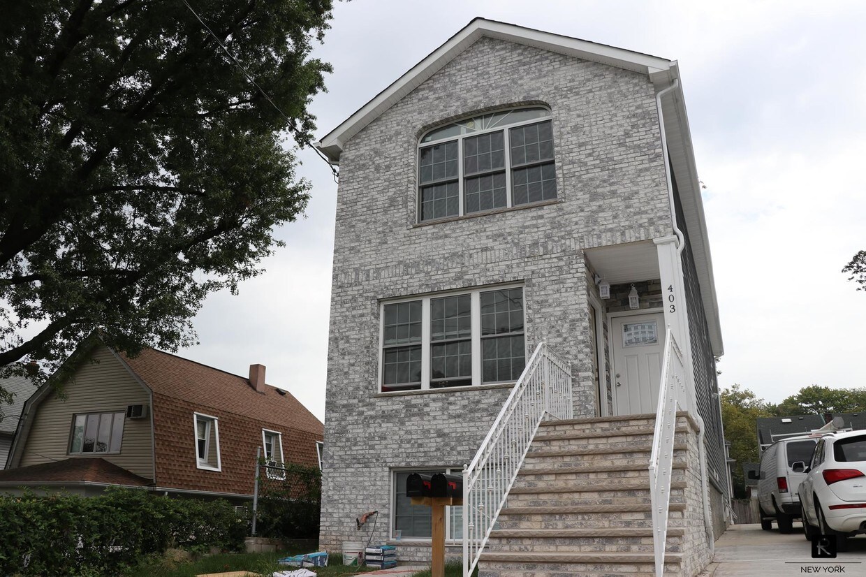 Foto principal - 403 Davis Avenue
