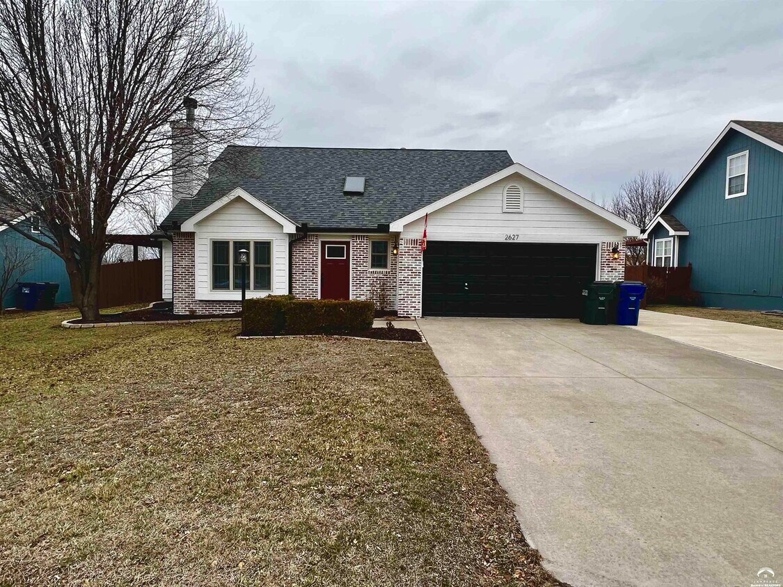 Primary Photo - 2627 Prairie Elm Dr