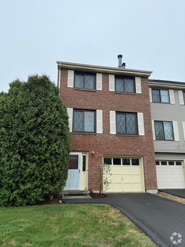 Building Photo - 7 Rollins Ct