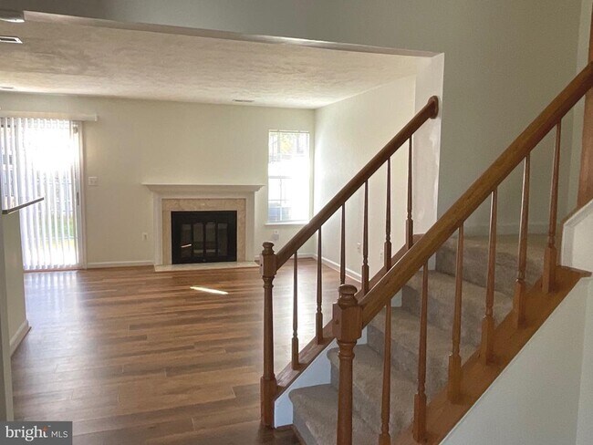 Building Photo - 504 Cromwell Ct
