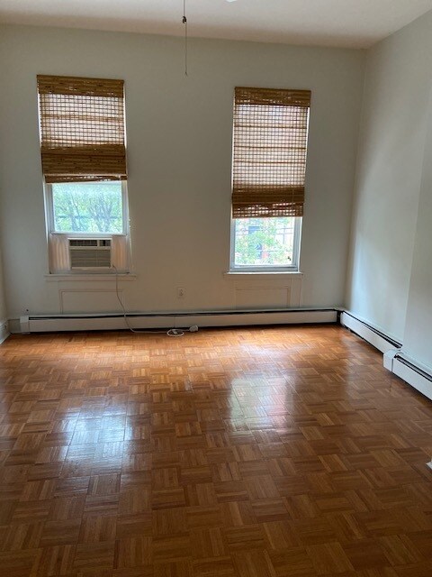 Building Photo - 305 Madison St