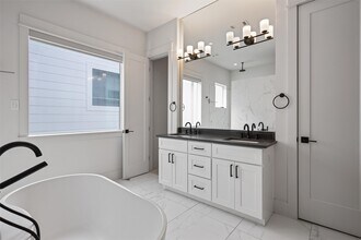 Building Photo - 1136 Adele St