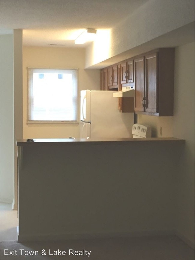 Building Photo - 2 br, 1.5 bath Apartment - 216 Smith St.