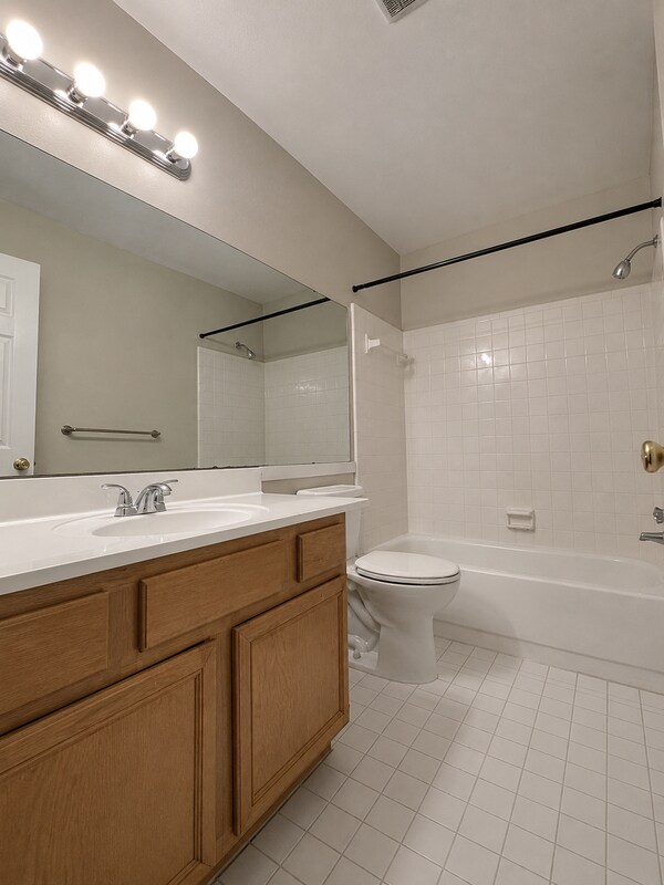 Building Photo - 25936 Franklin Pointe Dr