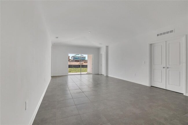 Building Photo - 2671 Armstrong Ave