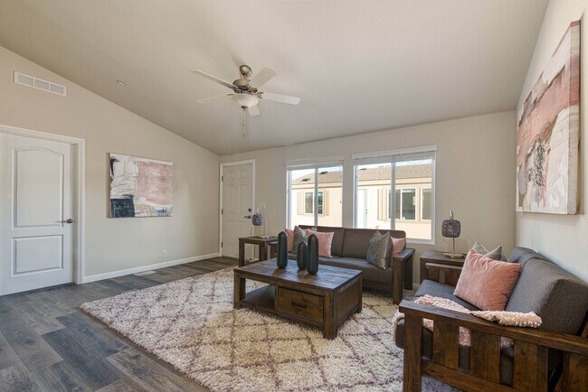 Building Photo - Remodeled 3 Bed/2 Bath National City