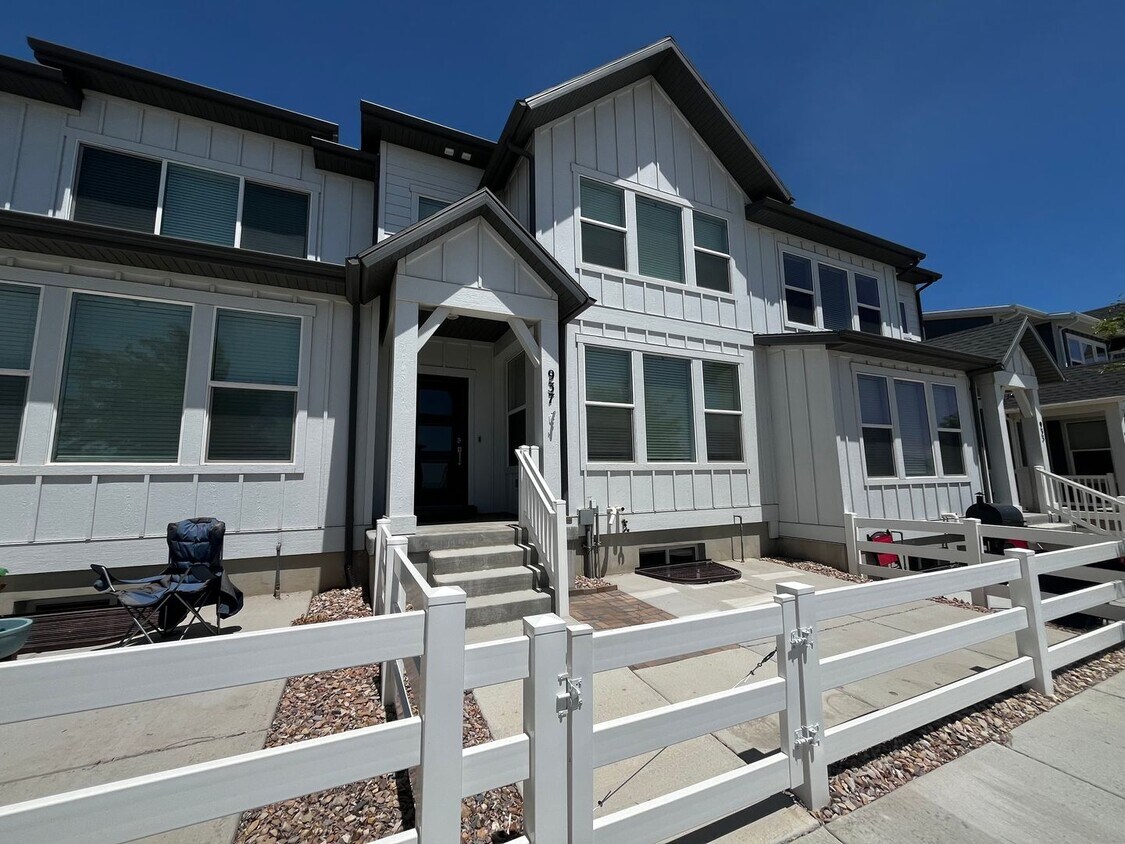 Foto del edificio - Beautiful Townhome!!!