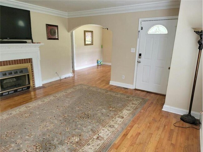 Foto del edificio - 824 Poplar Dr