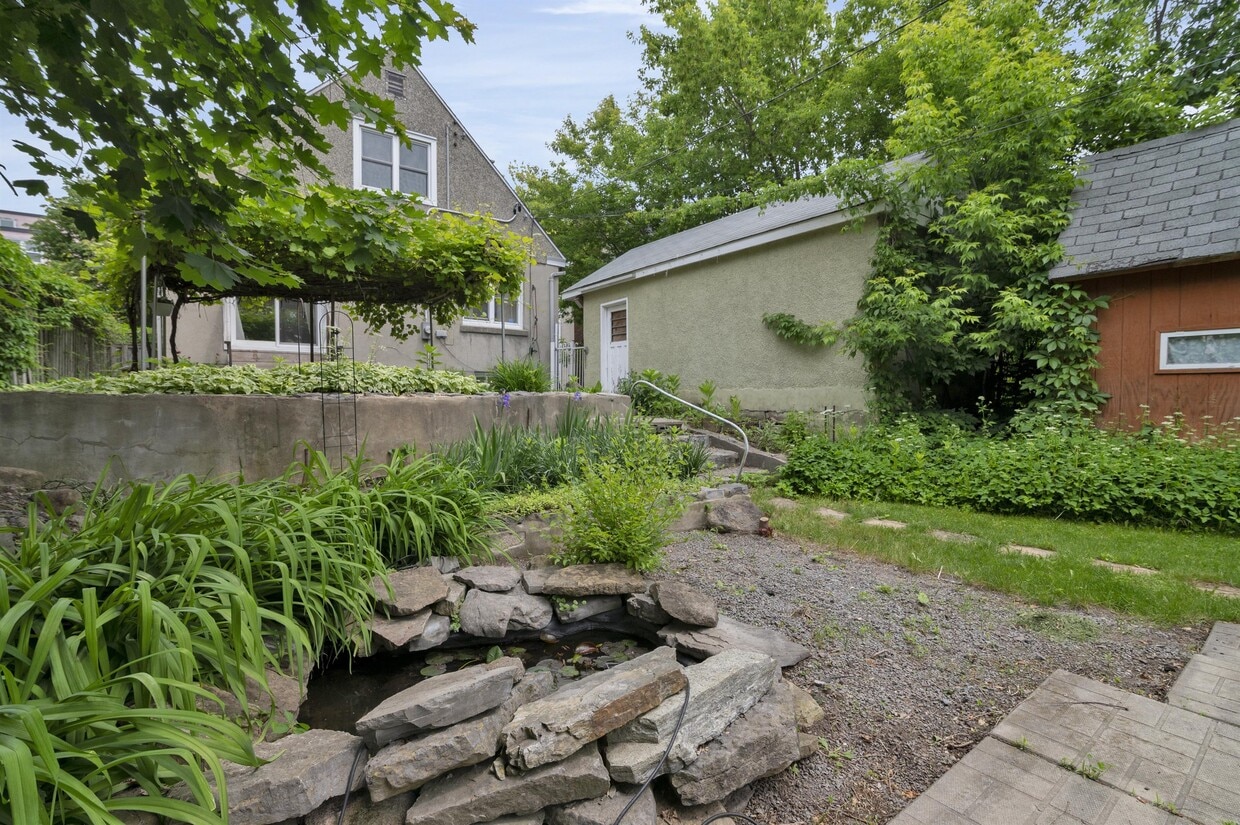 Primary Photo - 320 Blake Blvd
