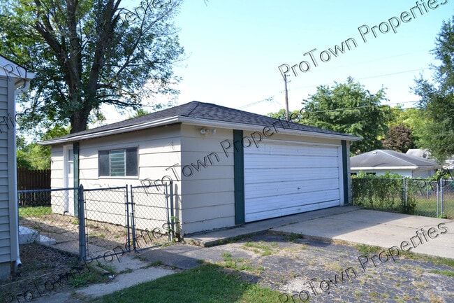 Building Photo - 401 S Reed St