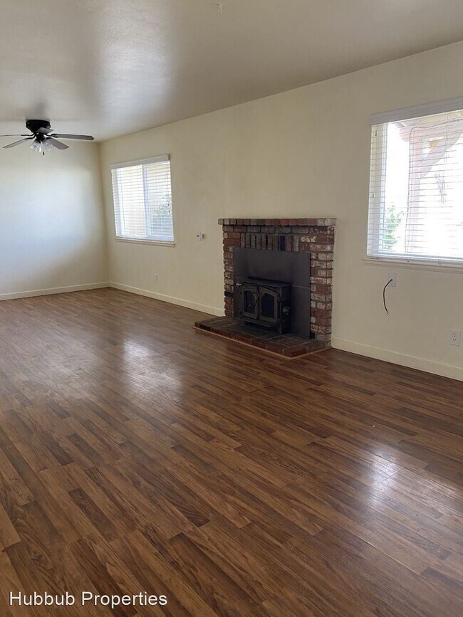 Foto del edificio - 3 br, 1.5 bath House - 2409 Belladonna St