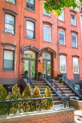 Primary Photo - 145 Grand St