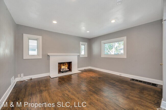 Building Photo - 2 br, 1 bath House - 250 E Ramona Ave