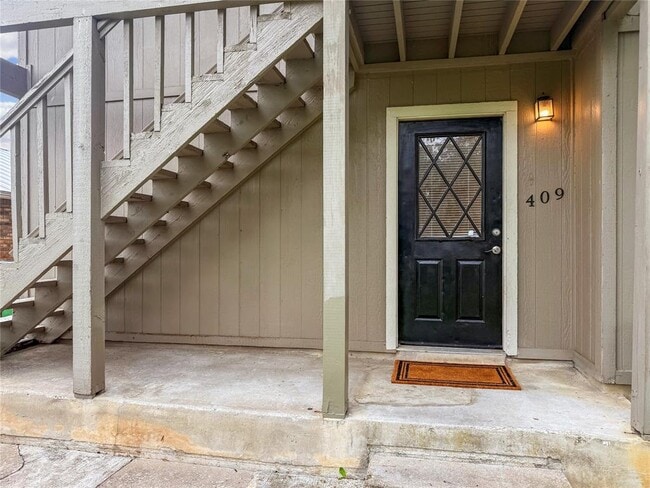 Building Photo - 409 Rawhide Loop