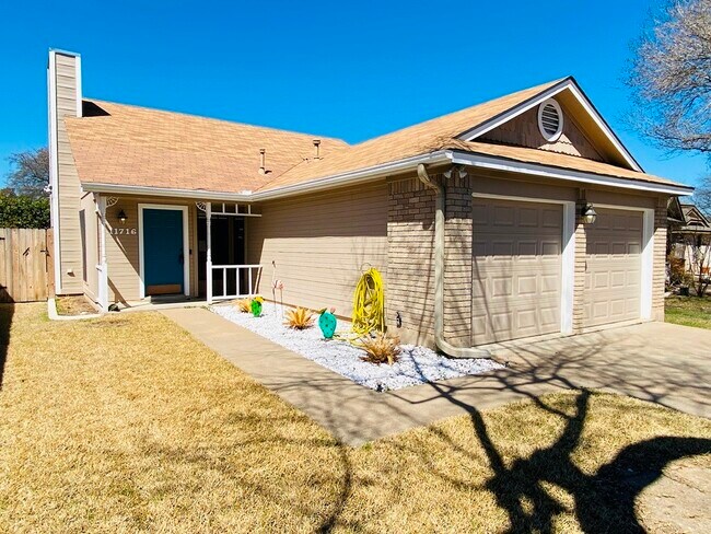 Building Photo - 11716 Tallow Field Way