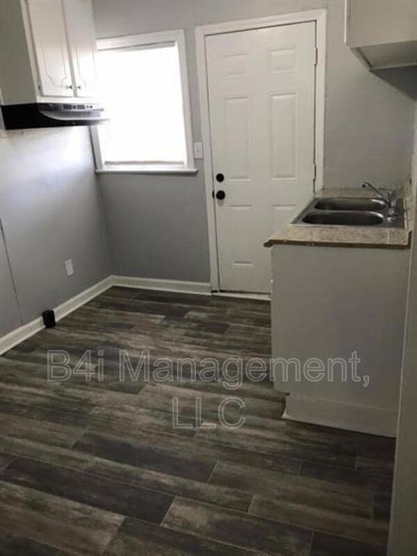 Building Photo - 742 Randall St SW