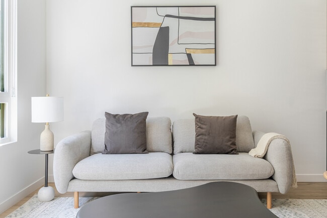 Building Photo - 350 Chastain Pl