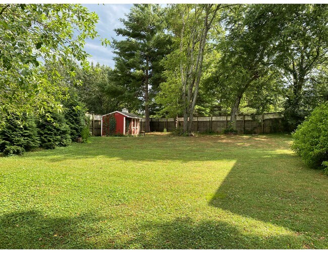 Building Photo - 2406 Spaulding Cir