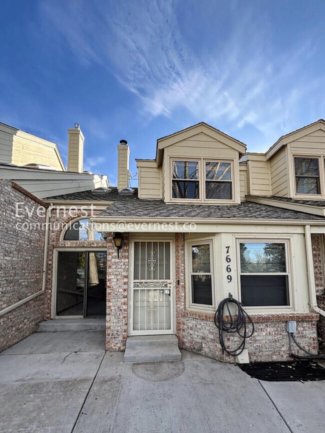 Comfort Meets Community in Centennial with 2 Car Garage / 3 beds & 3 baths / Coming Soon! - Comfort Meets Community in Centennial with 2 Car Garage / 3 beds & 3 baths / Coming Soon! Townhome