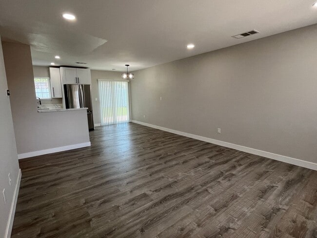 Foto del edificio - 3 Bedroom Home in Paradise Hills