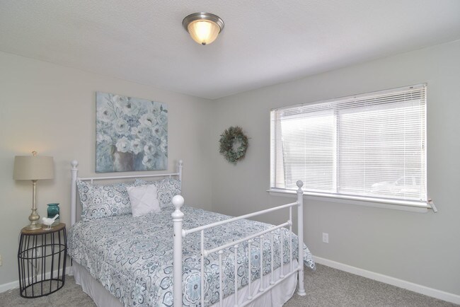 Townhome Bedroom - River Ridge