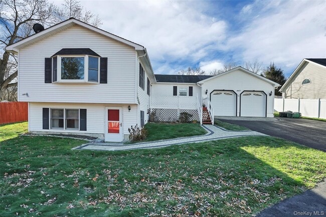 Building Photo - 447 Clove Rd