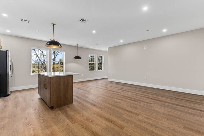 Building Photo - 22 Everett St