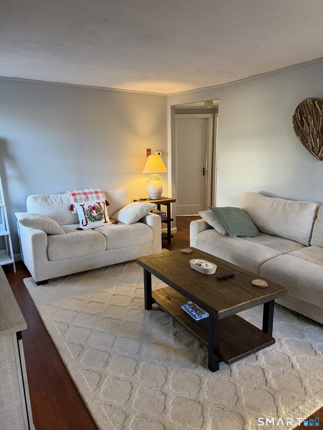 Building Photo - 197 Robert Treat Pkwy